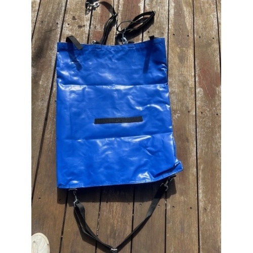 rio_slow_feed_hay_bag_back